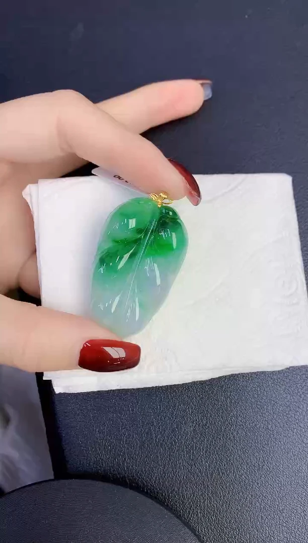 颈饰18K金镶嵌翡翠缅甸天然翡翠a货