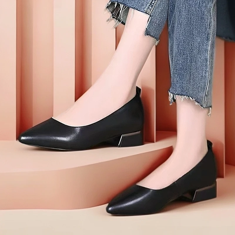 真皮软底中跟尖头纯色浅口单鞋平底女鞋百搭黑色低跟时尚妈妈鞋