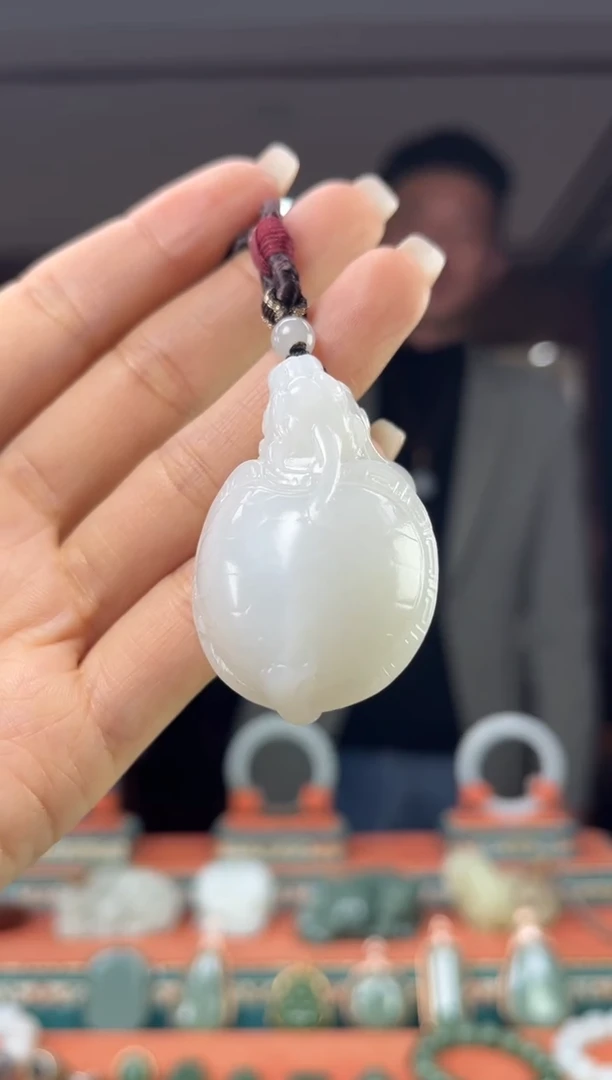 颈饰未镶嵌和田玉佩佩