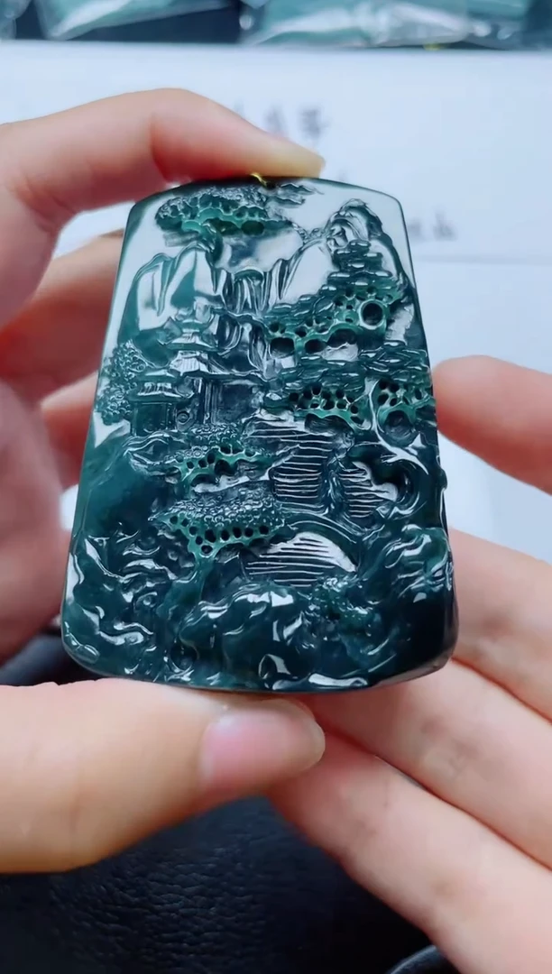 颈饰未镶嵌翡翠