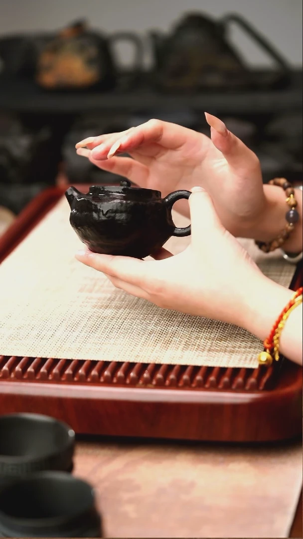 归玉堂冰碛岩重工雕刻纹石壶150cc