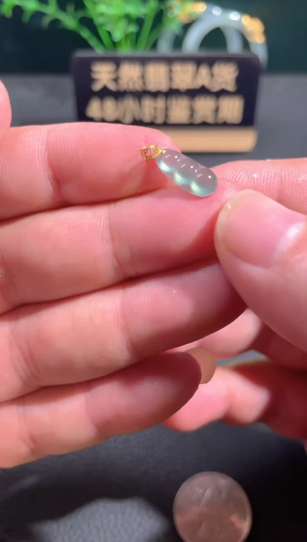 翡翠18K金镶嵌颈饰翡翠