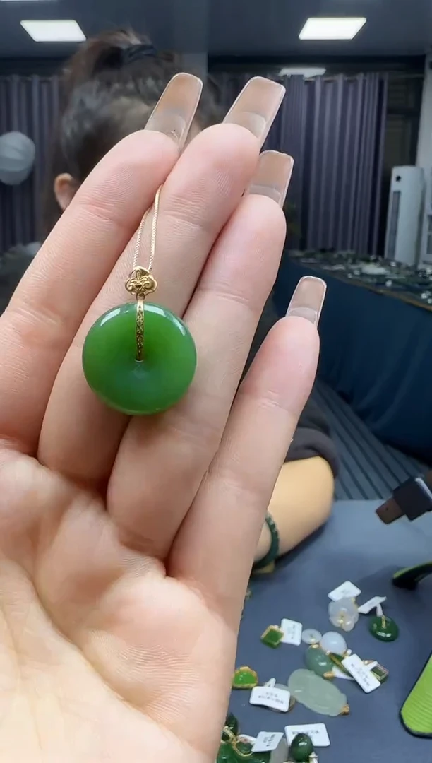 【闪购商品】和田玉挂件18K金镶嵌1