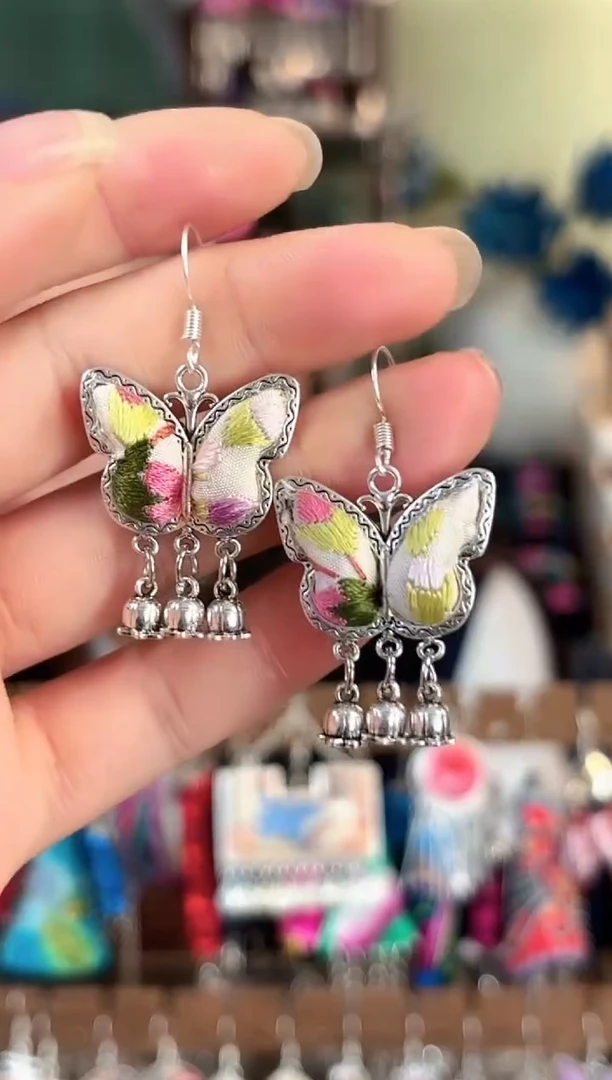 彩云南阁非遗老绣饰品571