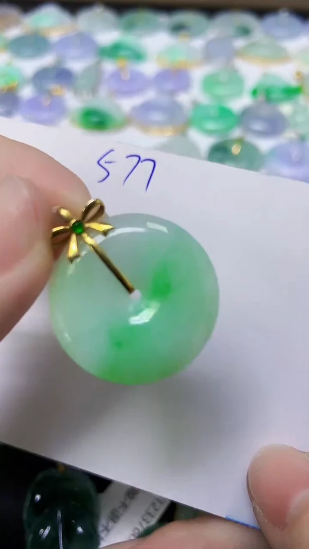 翡翠18K金镶嵌颈饰 天然缅甸翡翠A货