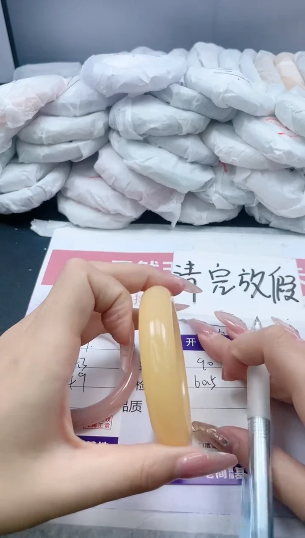 【闪购商品】石英质玉手镯未镶嵌90/60.5