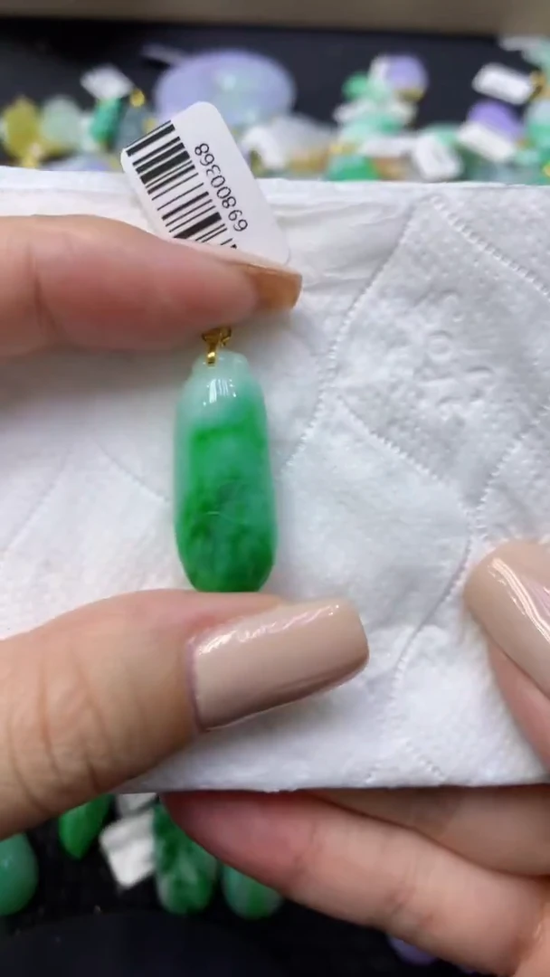 颈饰18K金镶嵌翡翠天然缅甸翡翠A货