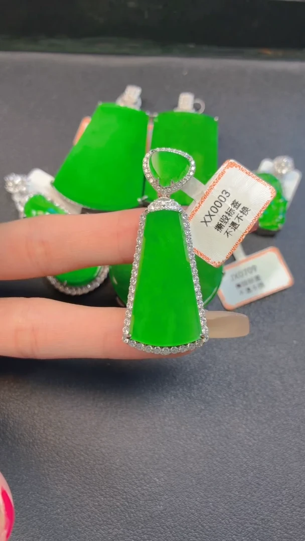 颈饰银S925镶嵌翡翠吊坠