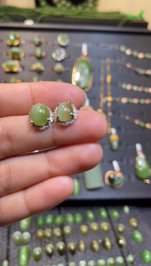 【闪购商品】和田玉碧玉猫眼耳钉银S925镶嵌多样性发一