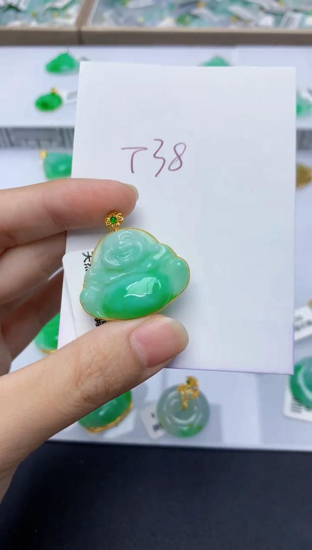 翡翠18K金镶嵌颈饰0000000000