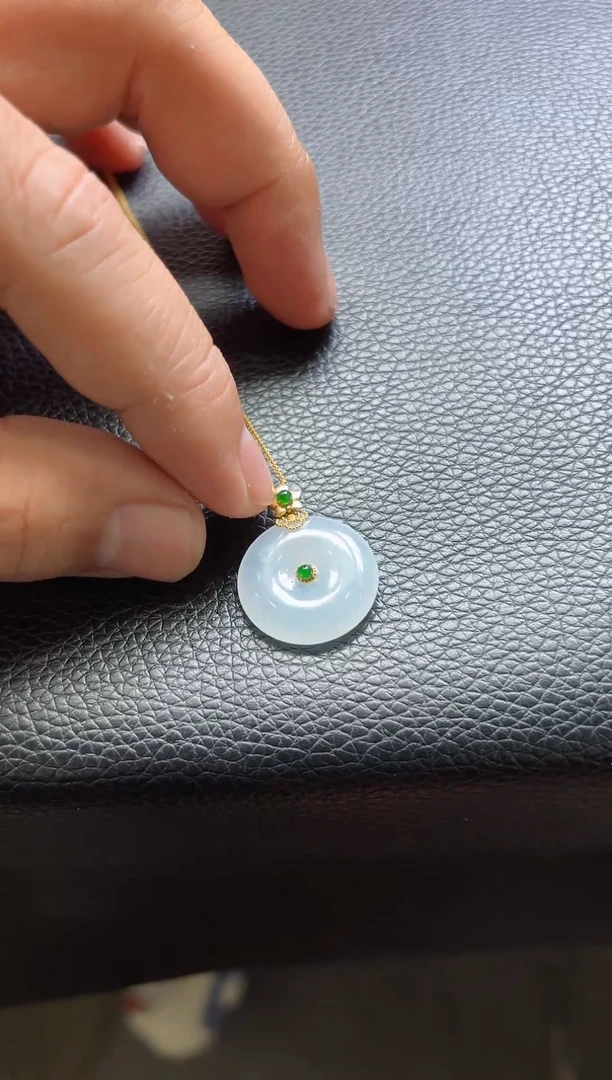 颈饰未镶嵌翡翠平安扣