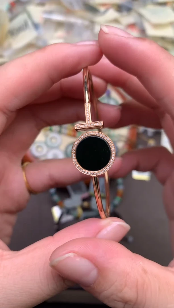 翡翠挂件18K金镶嵌—