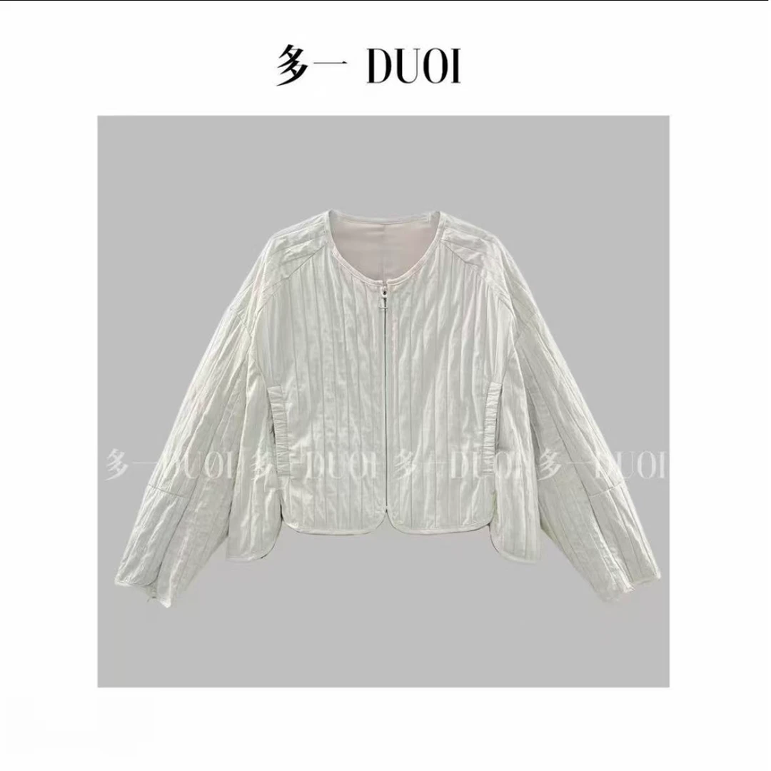 多一“泡芙”2025秋季不规则拉链长袖肌理感百搭无领上衣外套
