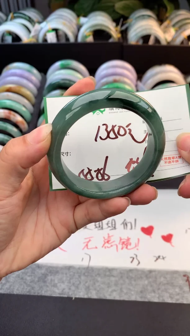 未镶嵌定制翡翠毛货需精细抛光+多人