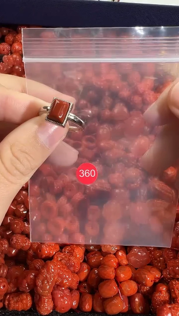 颈饰未镶嵌南红玛瑙1