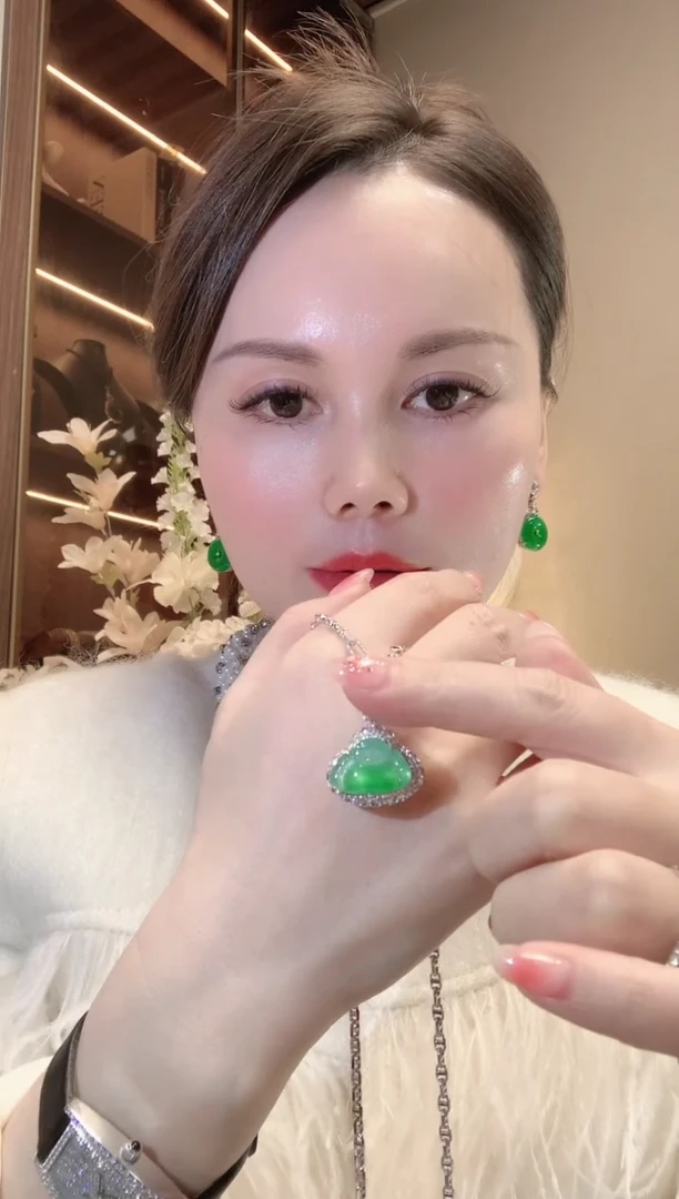 【闪购商品】翡翠吊坠(不含链)18K金镶嵌D71