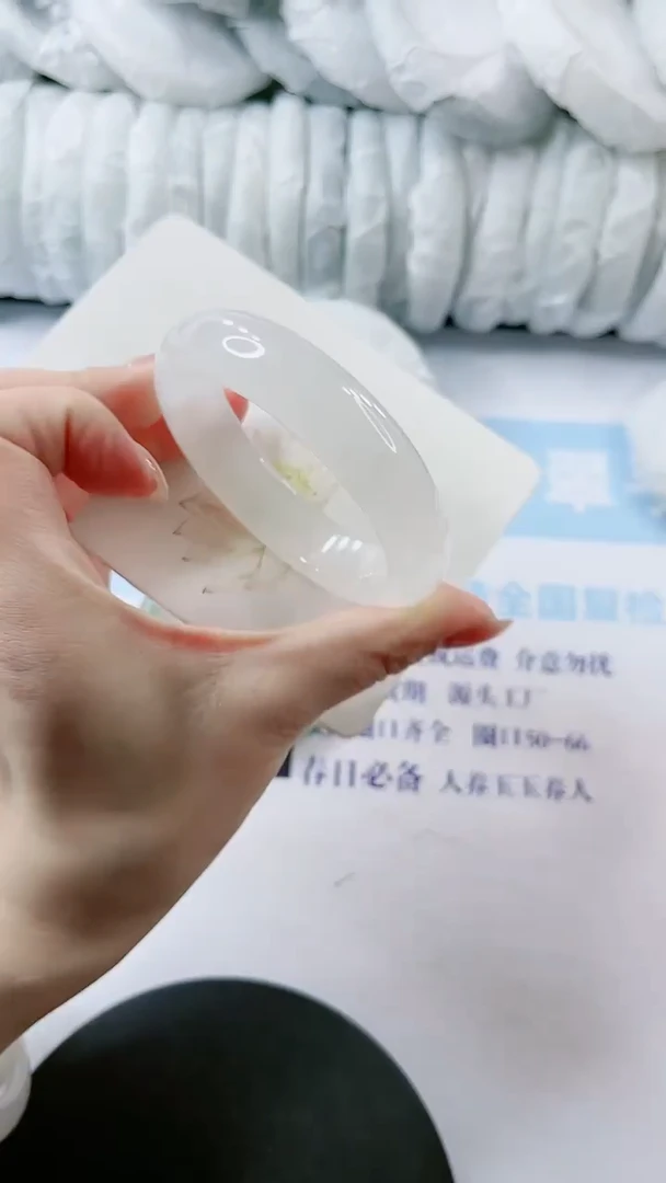 【闪购商品】石英质玉手镯未镶嵌多样性发货L264
