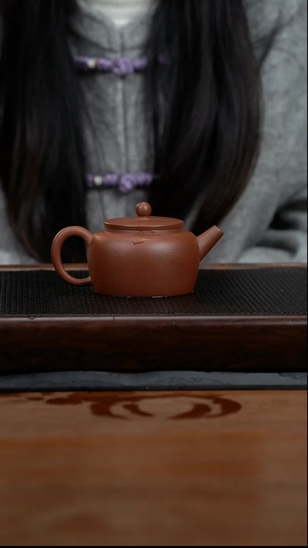 茶壶紫砂170cc黄龙山原矿清水泥平盖莲子10