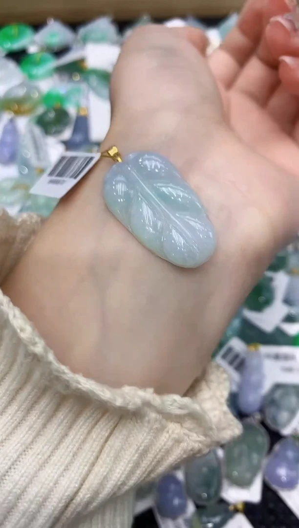翡翠18K金镶嵌颈饰111111111111