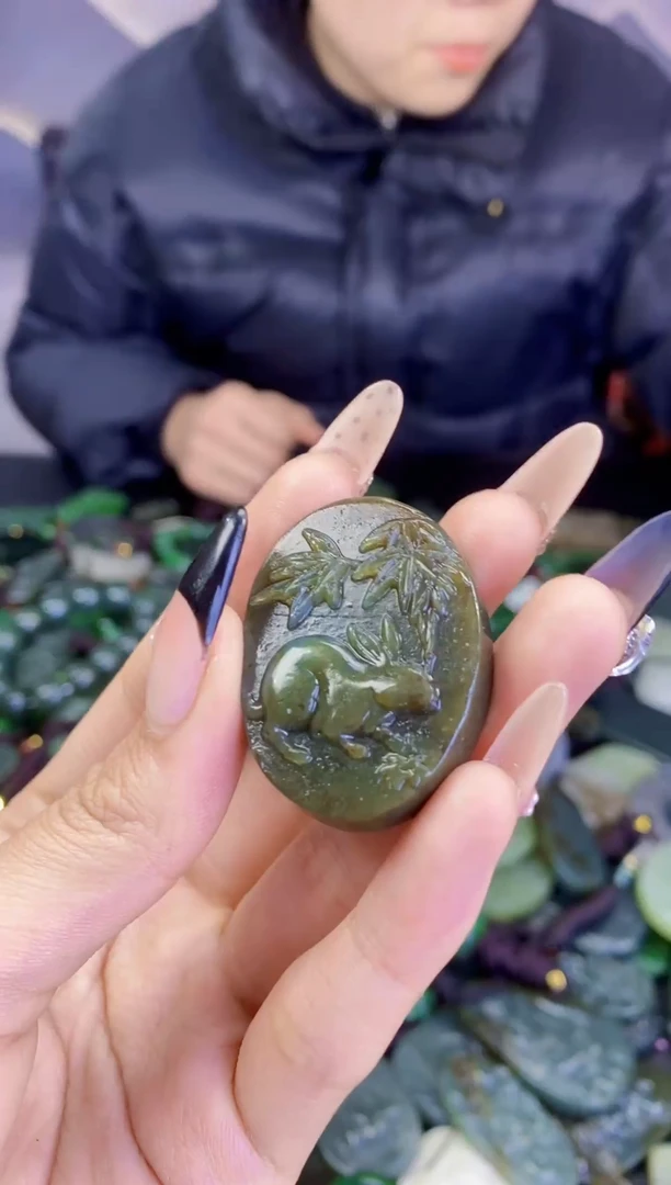 颈饰未镶嵌和田玉1