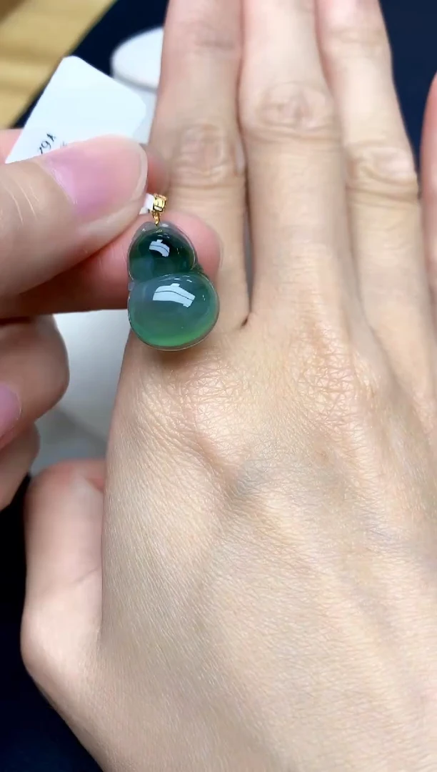 颈饰18K金镶嵌翡翠天然A货翡翠