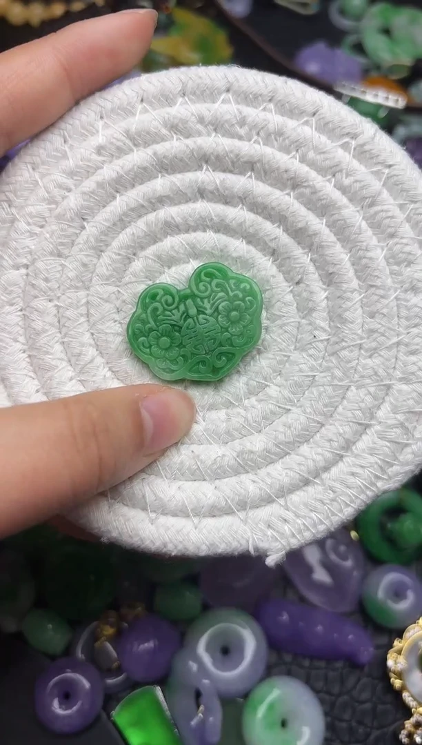 颈饰未镶嵌翡翠缅甸翡翠吊坠