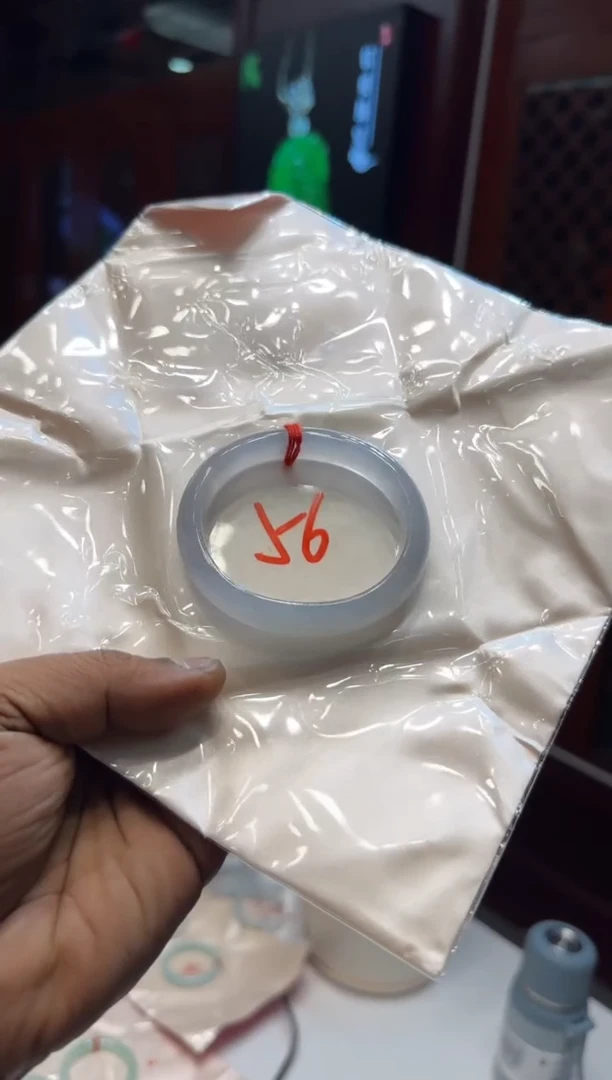 未镶嵌手镯翡翠手镯