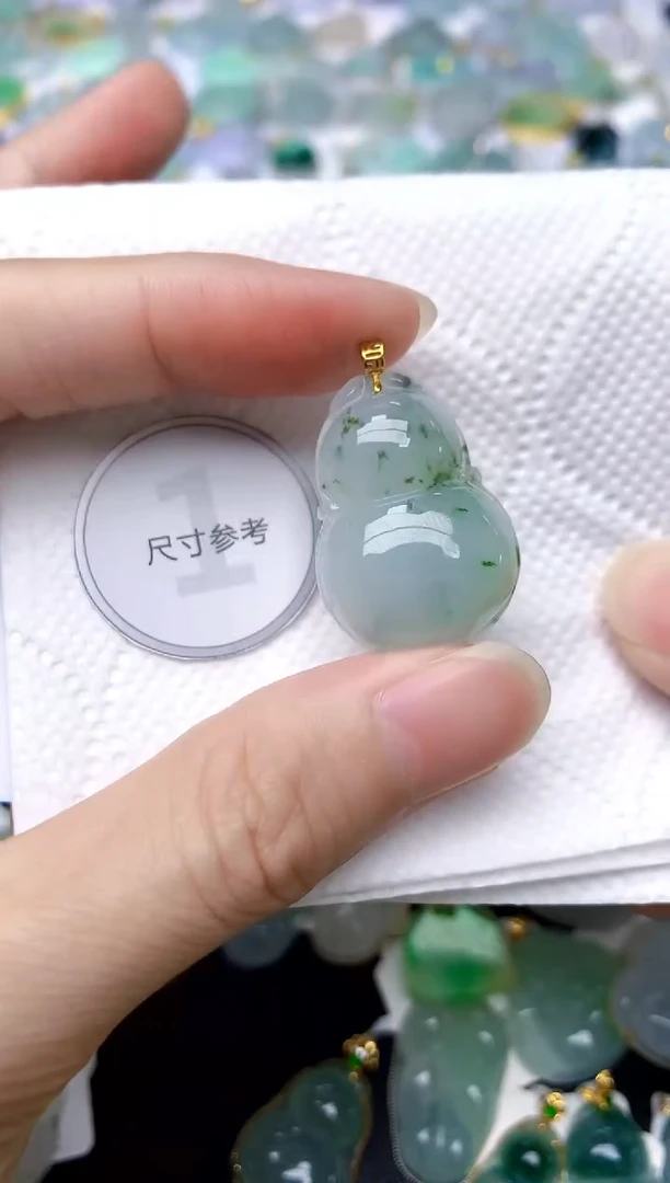 颈饰18K金镶嵌翡翠天然A货翡翠