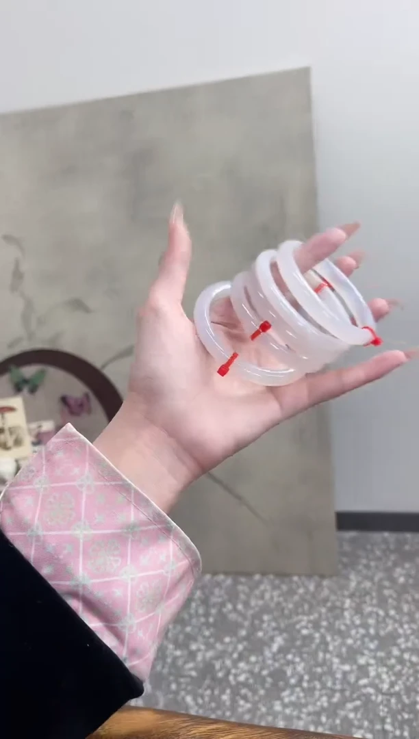 【闪购商品】玛瑙/玉髓手镯未镶嵌57-58圈 需要包容一支发