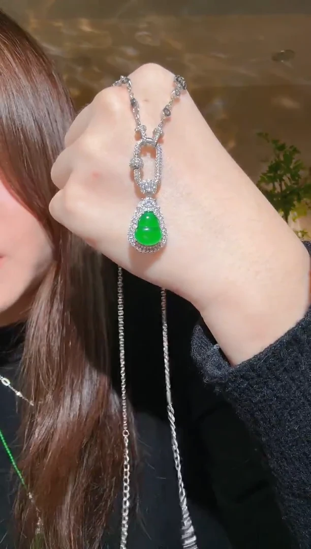 吊坠(赠链)未镶嵌翡翠葫芦吊坠