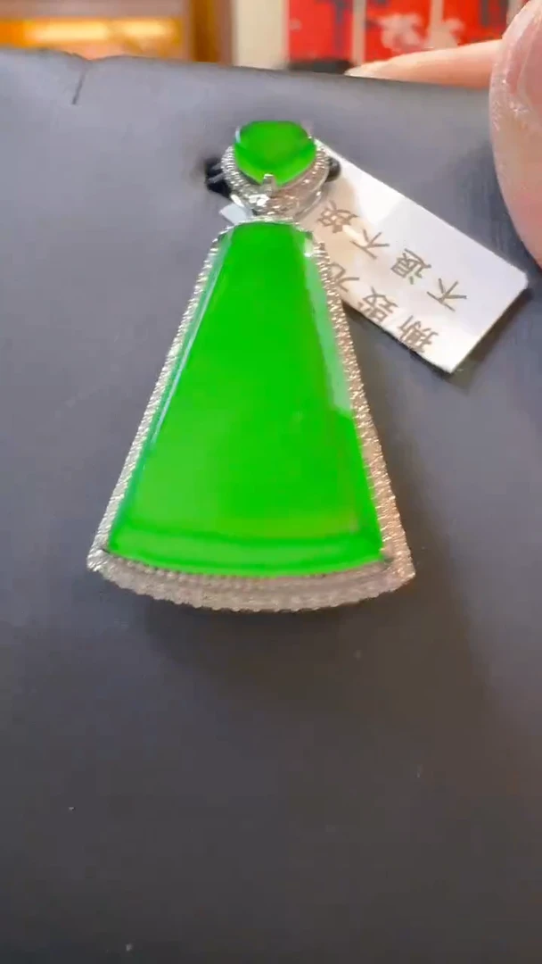 翡翠18K金镶嵌吊坠(赠链)天然A货翡翠
