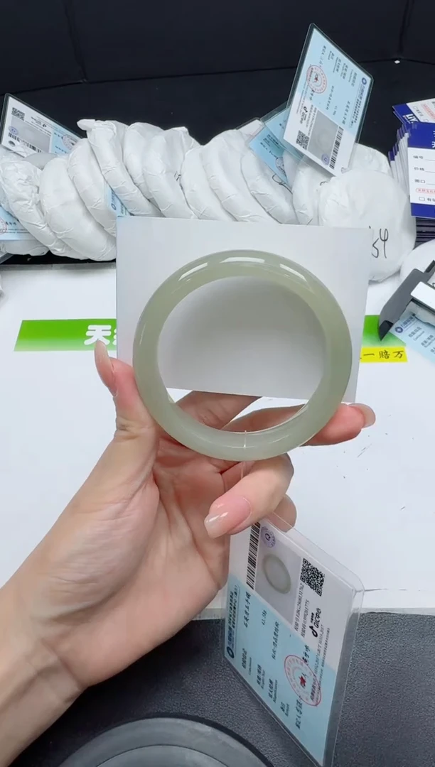 未镶嵌手镯石英质玉0112-5657