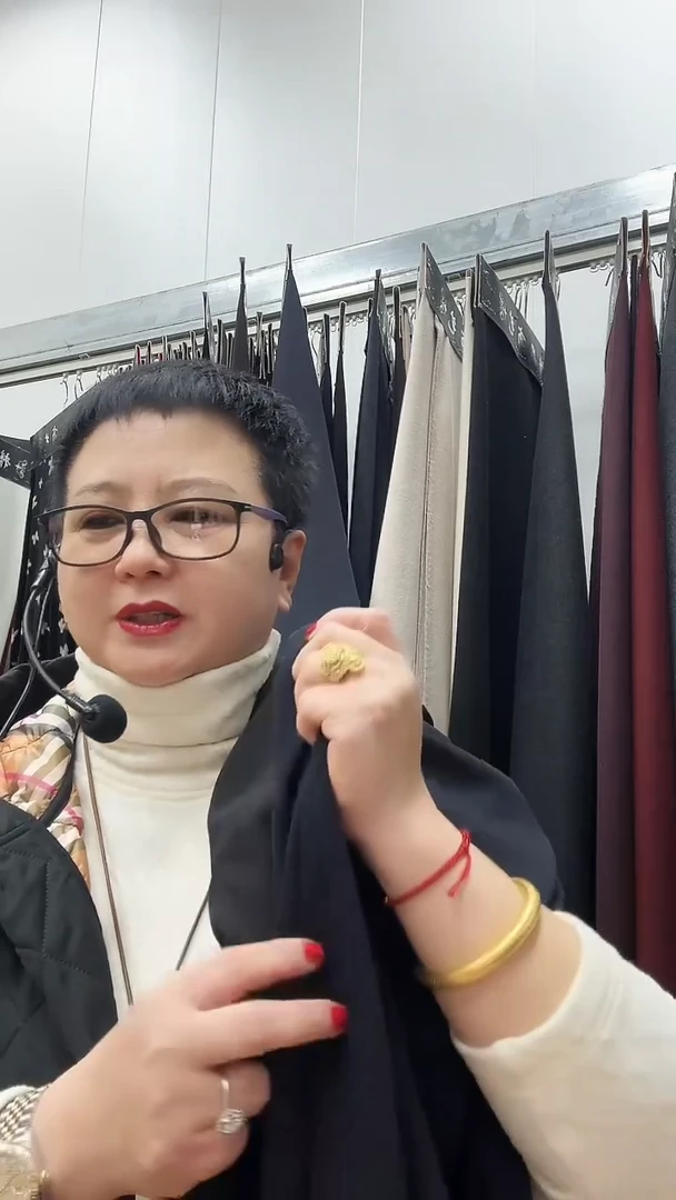 王****。花旗丝黑色 蓝色各10米