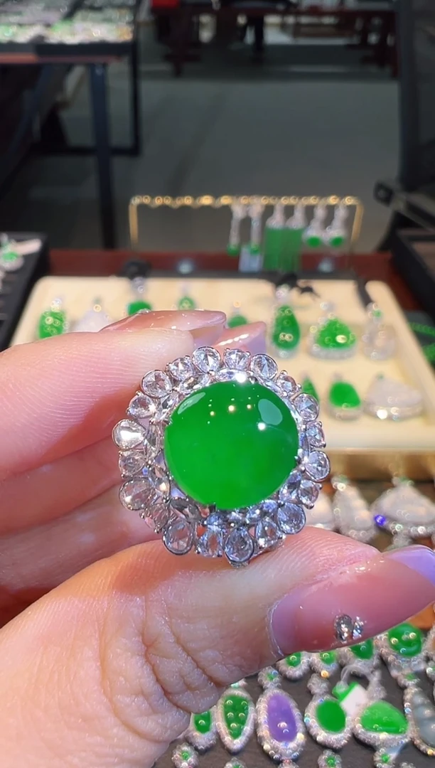 【闪购商品】翡翠戒指18K金镶嵌翡翠