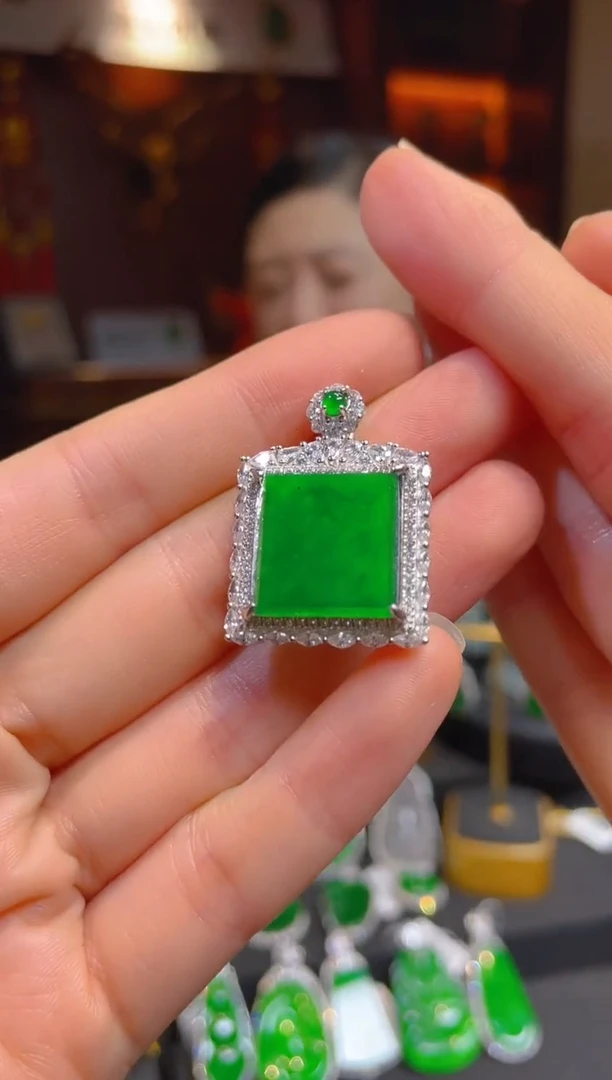 【闪购商品】翡翠颈饰银S925镶嵌112720天然A货翡翠无事牌