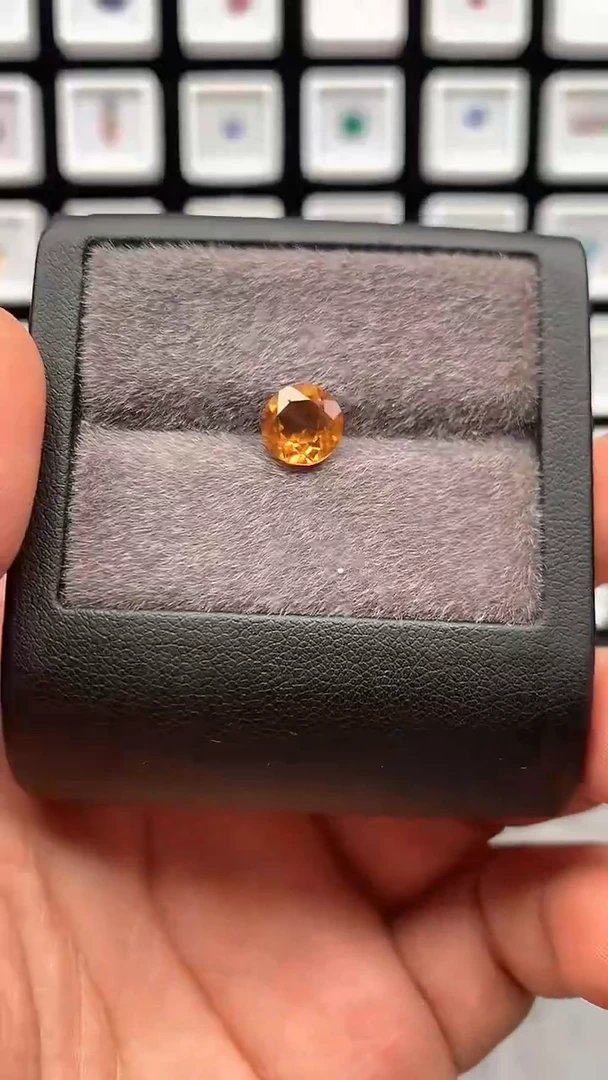 未镶嵌珠宝半成品黄晶1.5克拉
