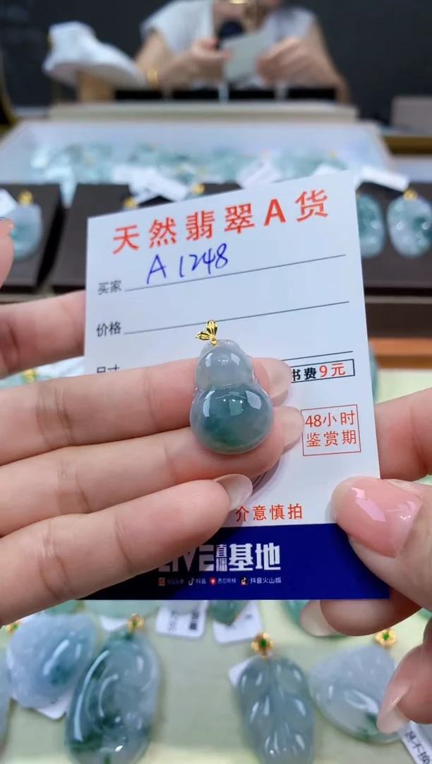 颈饰18K金镶嵌翡翠天然翡翠A货挂件