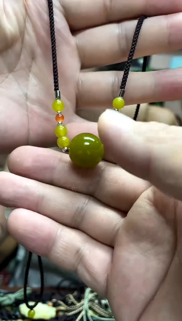 岫玉未镶嵌吊坠多样性发货发其中之一