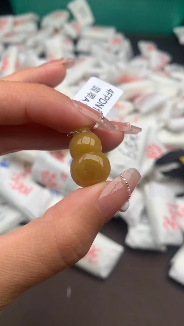 【闪购商品】翡翠挂件未镶嵌一