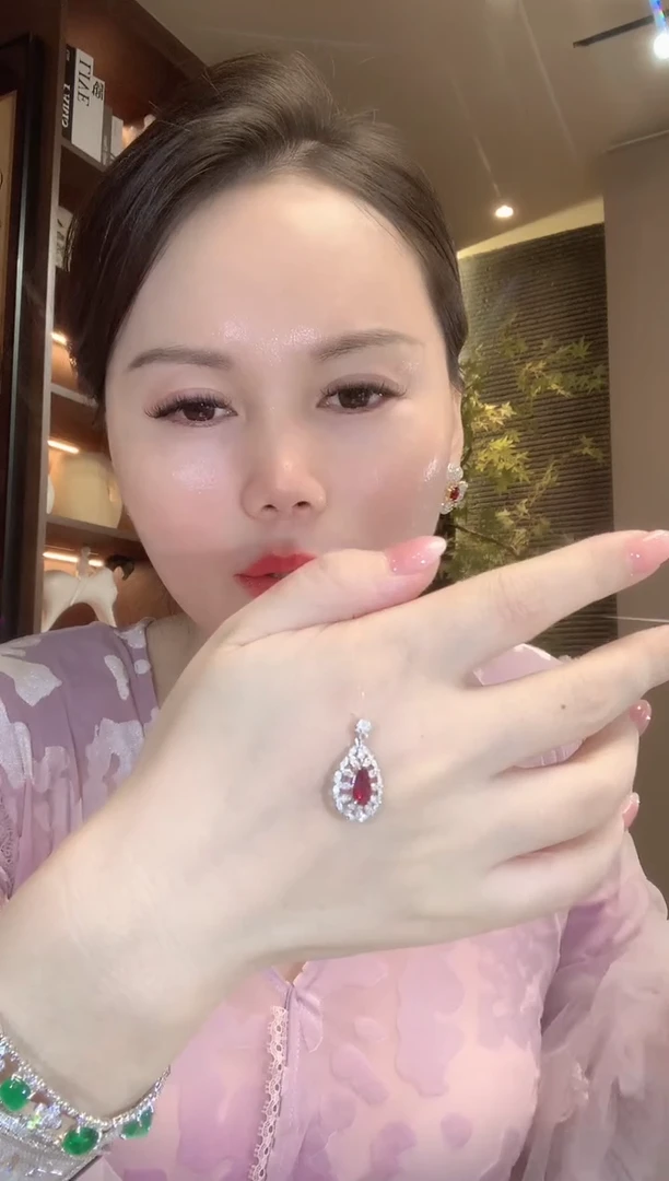 18K金镶嵌吊坠(不含链)红宝石A83