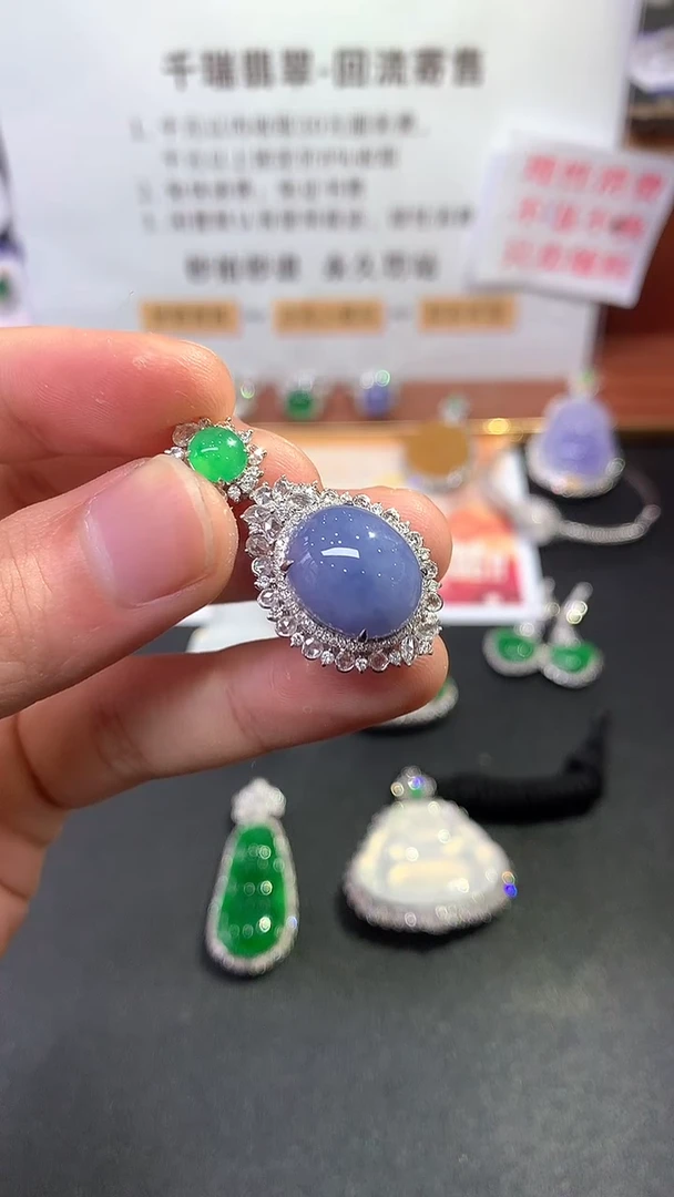 【闪购商品】翡翠吊坠(不含链)18K金镶嵌蛋面回流不退不换|18800+0