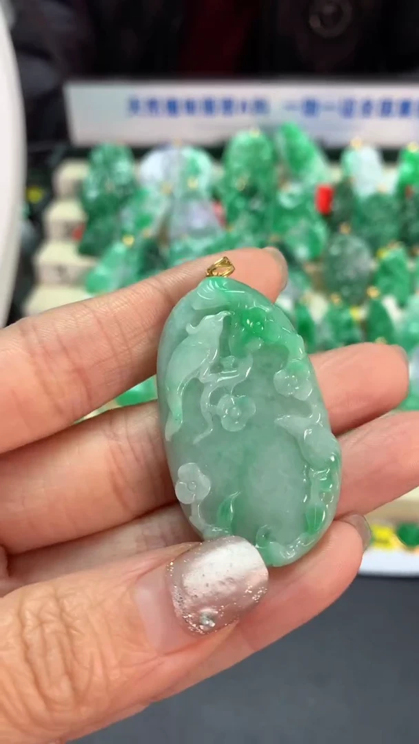 【闪购商品】翡翠吊坠(不含链)18K金镶嵌挂件