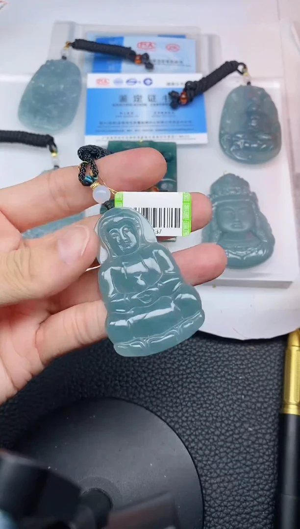 颈饰未镶嵌翡翠