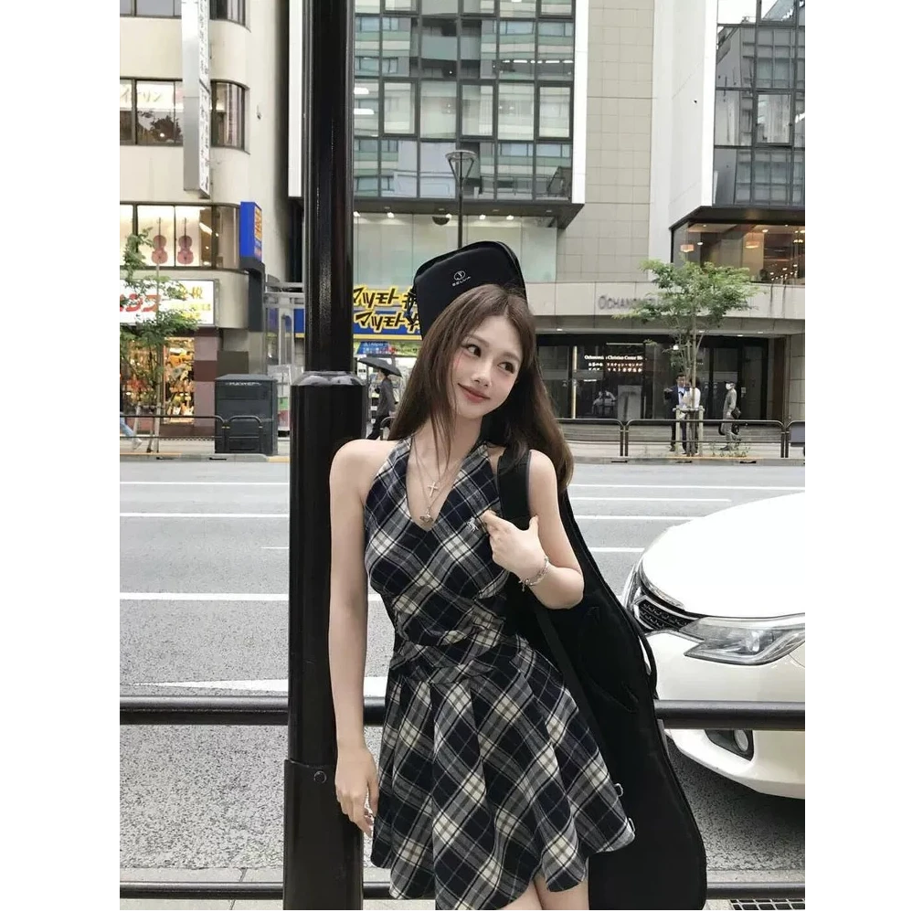 复古学院风黑白格子连衣裙女夏季a字v领背心裙短款7097