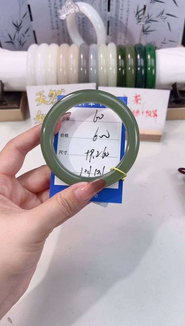 未镶嵌手镯和田玉湖水60