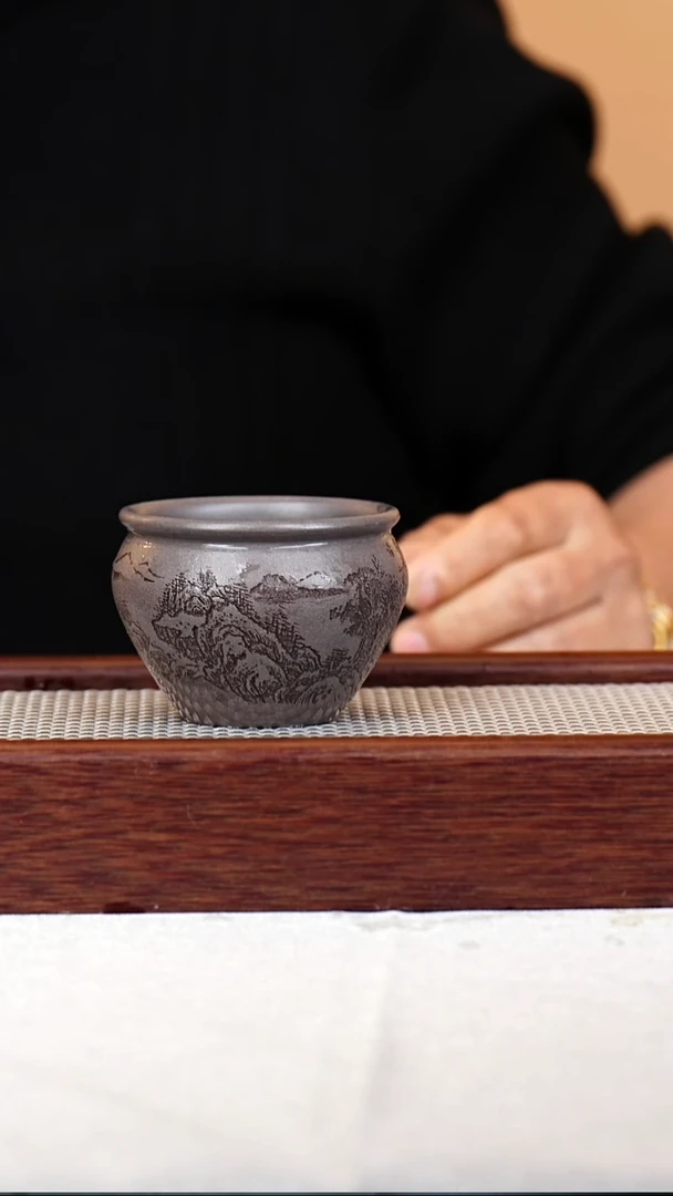 茶杯紫砂宜兴紫砂杯  天青  山水刻绘 150cc 0357