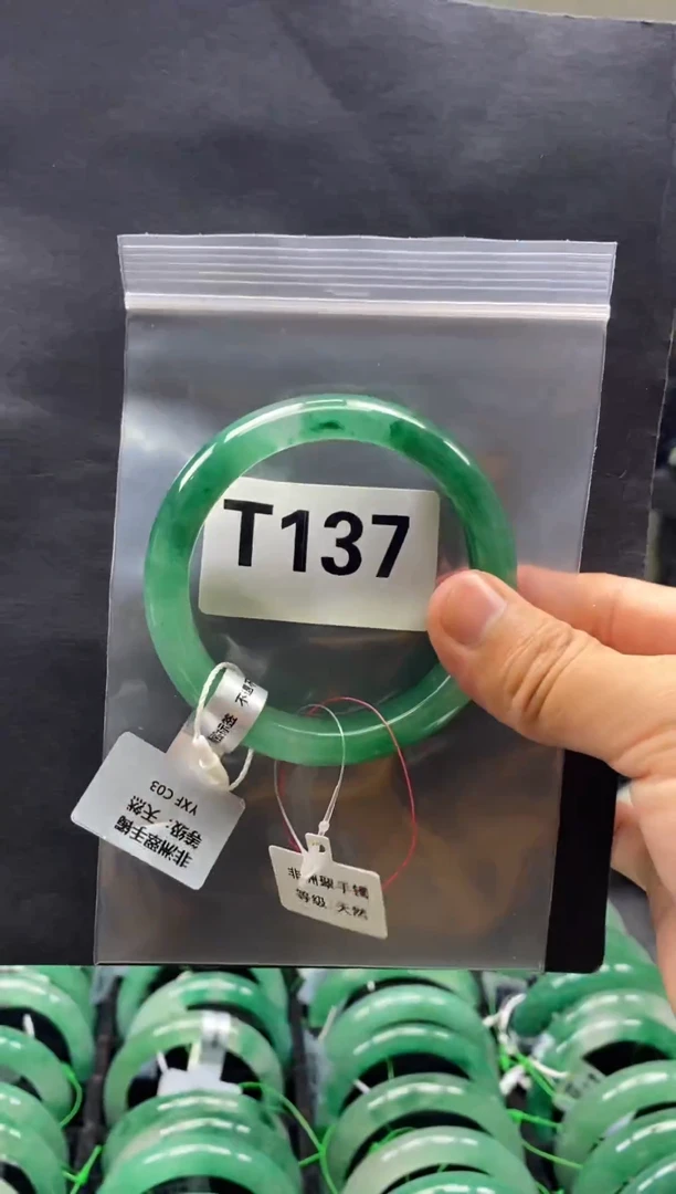 未镶嵌手镯石英质玉（非洲翠）5859圈口T137