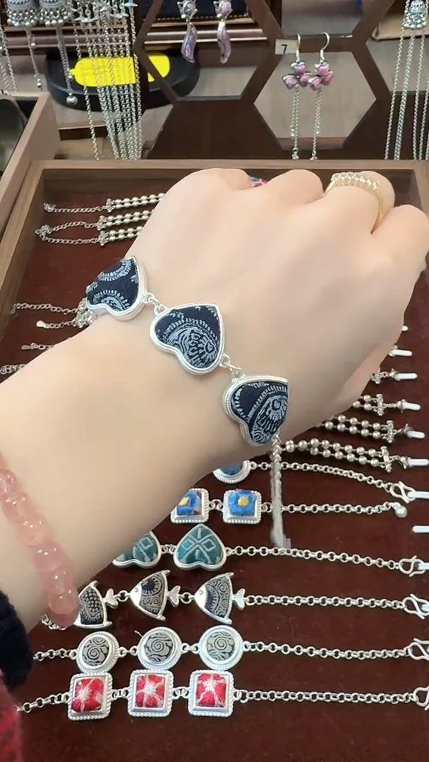 织绣 云织谣民族风精美饰品   189