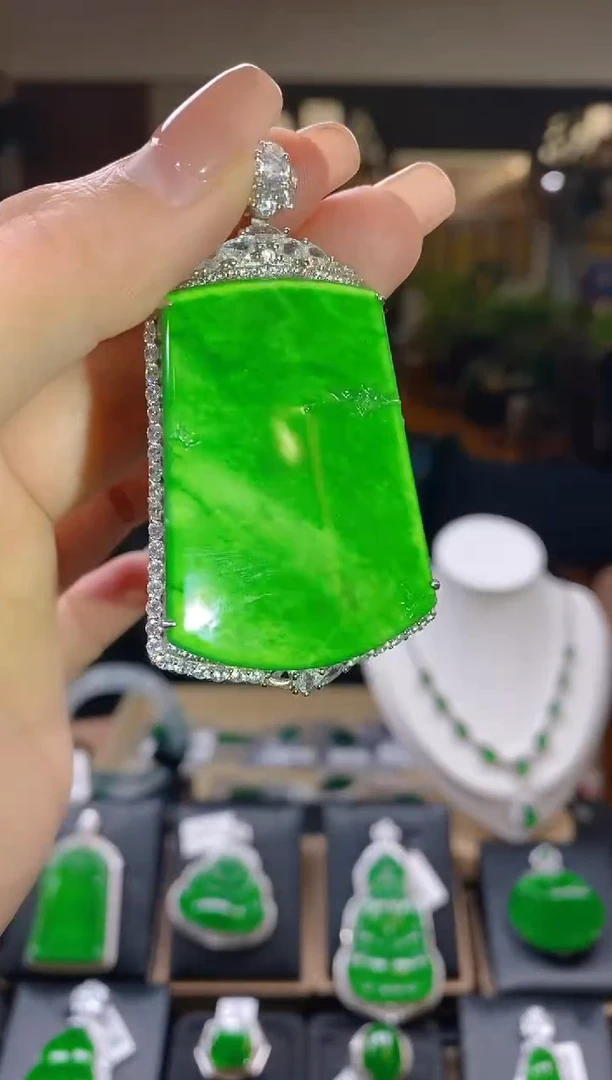 【闪购商品】翡翠吊坠(不含链)未镶嵌翡翠吊坠