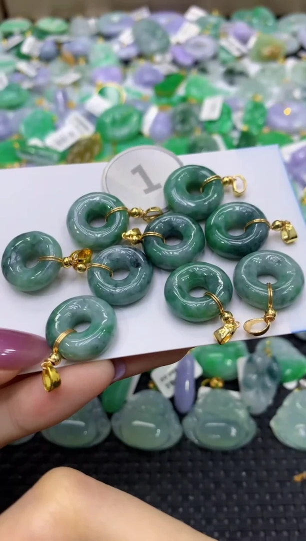 颈饰未镶嵌翡翠天然缅甸翡翠A货多样性发其一